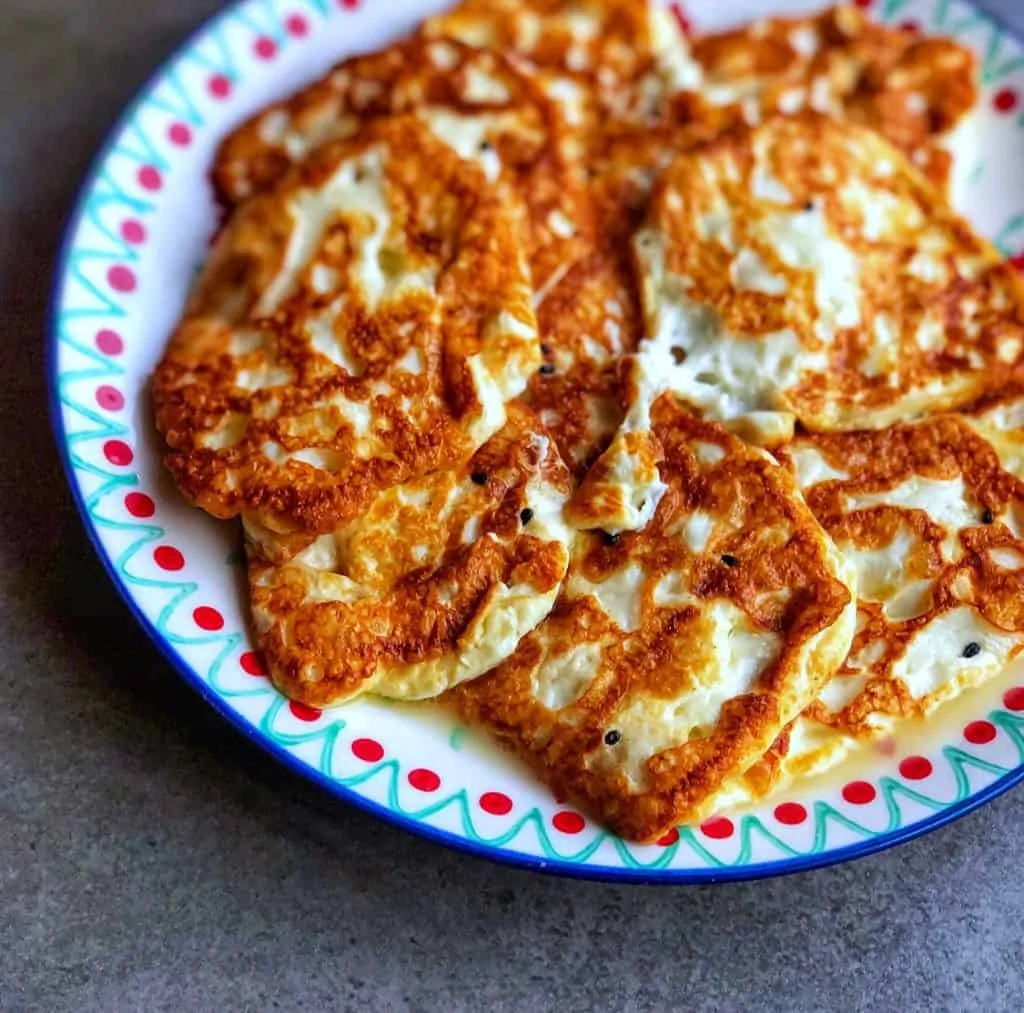 pan-fried halloumi on a decorative plate