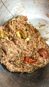 arayes filling made of ground beef an tomatoes