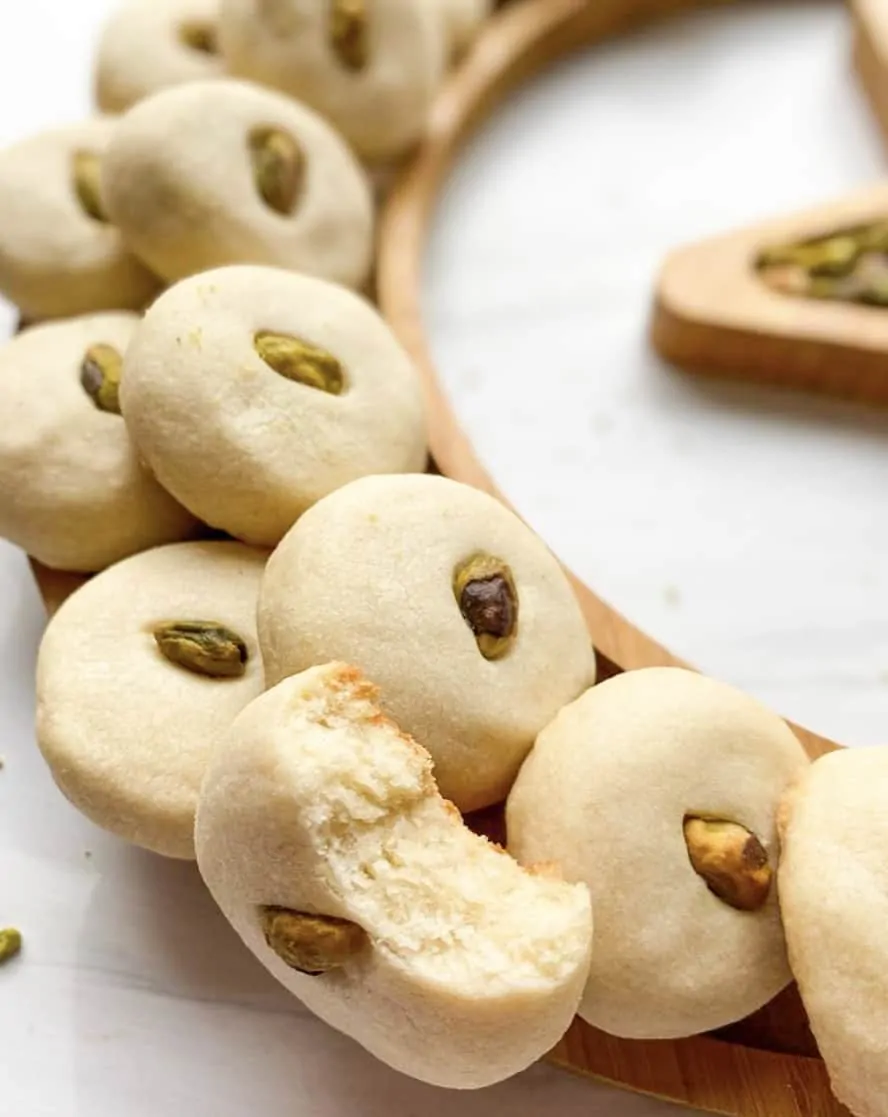 Traditional Ghraybeh (Middle Eastern Shortbread Cookie)
