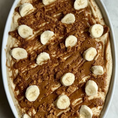 Finished Biscoff banana pudding topped with fresh banana slices