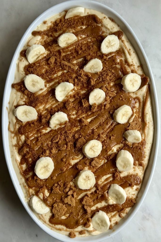 Finished Biscoff banana pudding topped with fresh banana slices